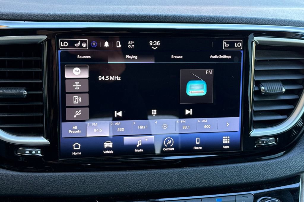 Used 2024 Chrysler Pacifica Touring-L image 29