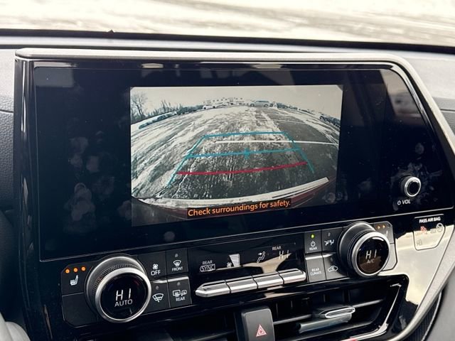 Used 2025 Toyota Highlander XLE image 22