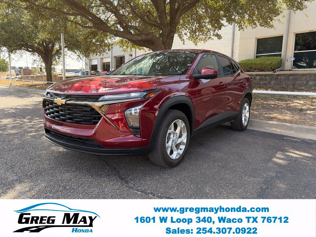 Used 2025 Chevrolet Trax LS w/ LS Convenience Package FWD image 3