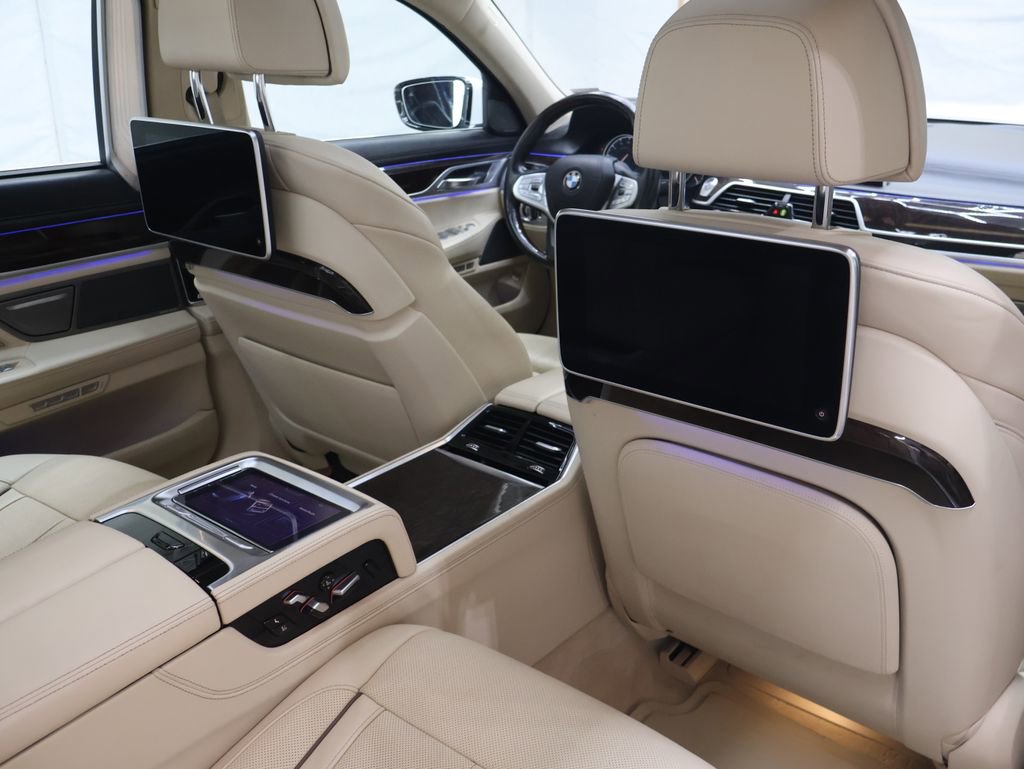 Used 2016 BMW 750i xDrive image 15