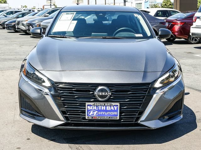 Used 2024 Nissan Altima 2.5 SV FWD image 2
