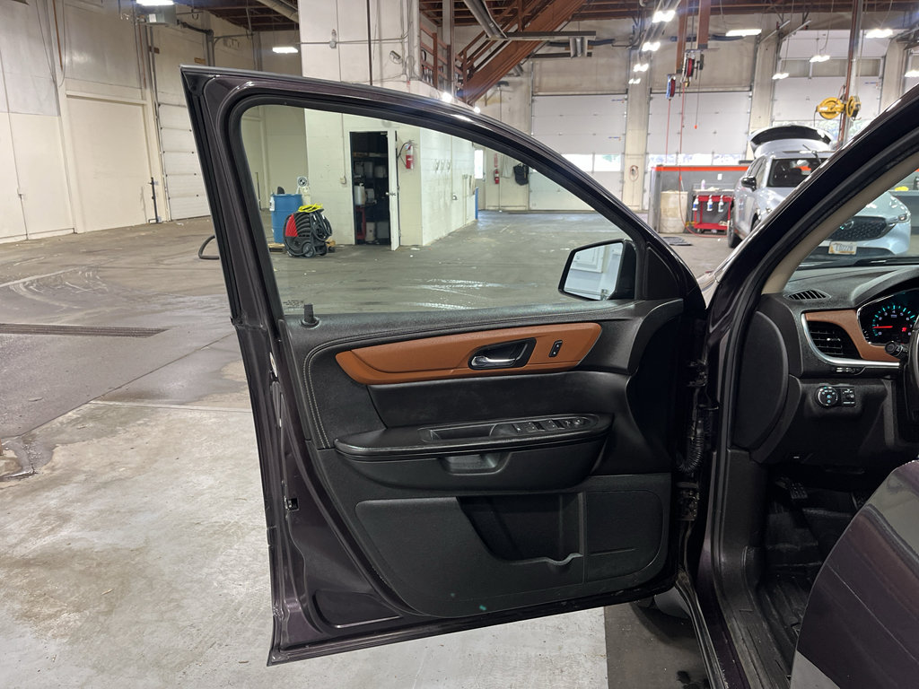 Used 2015 Chevrolet Traverse LT AWD/4WD image 20