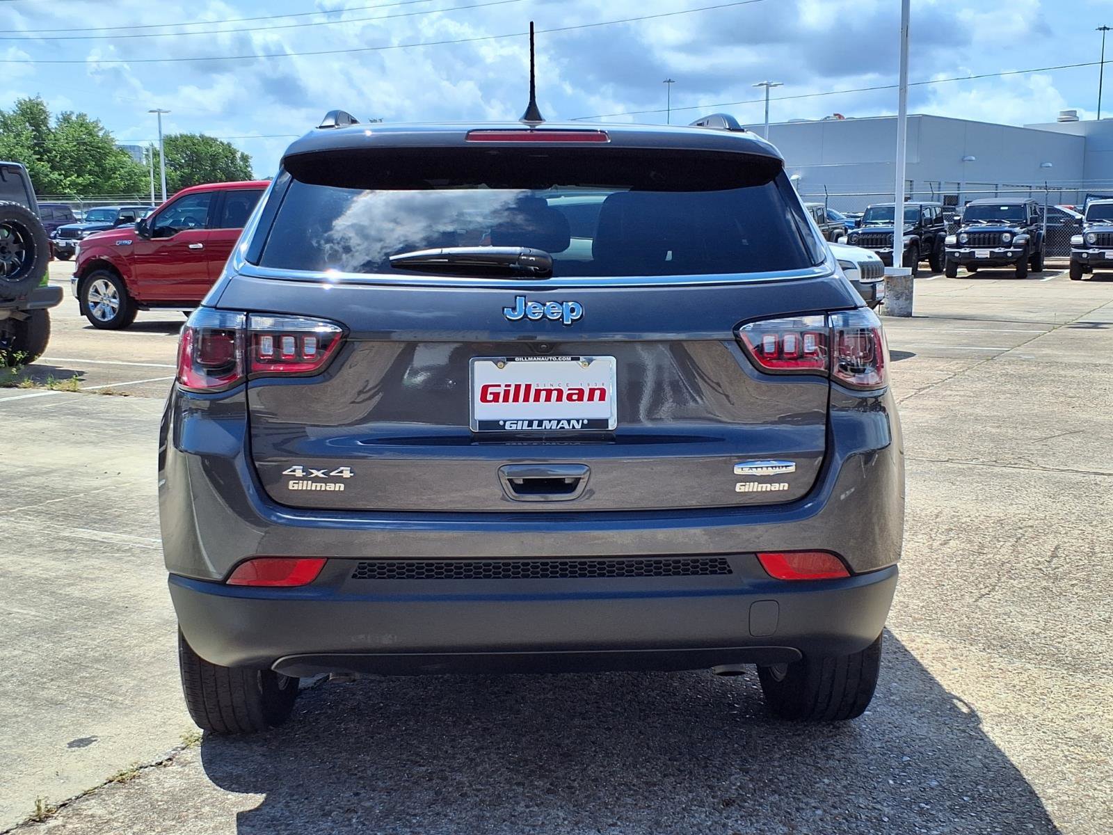 Used 2024 Jeep Compass Latitude w/ Convenience Group AWD/4WD image 25
