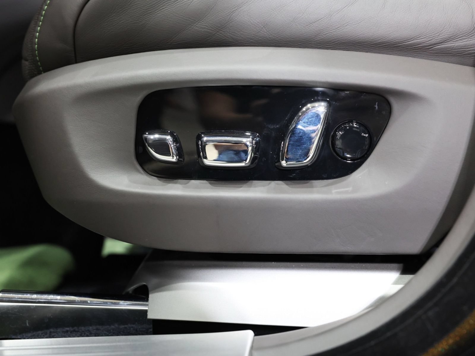Used 2023 Rolls-Royce Ghost AWD/4WD image 48