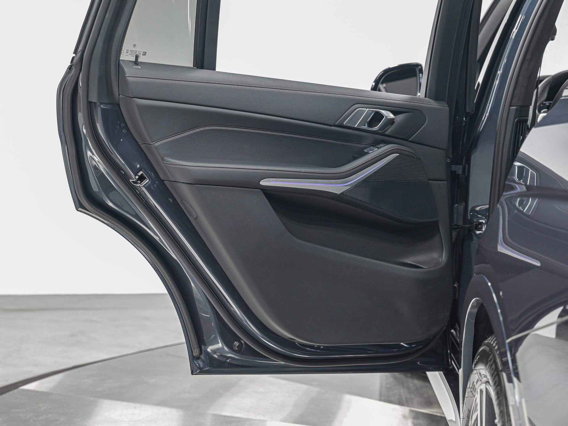 Used 2022 BMW X7 xDrive40i w/ M Sport Package image 25