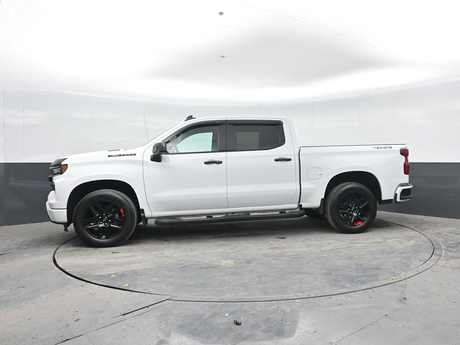 Used 2023 Chevrolet Silverado 1500 RST w/ Redline Edition AWD/4WD image 4