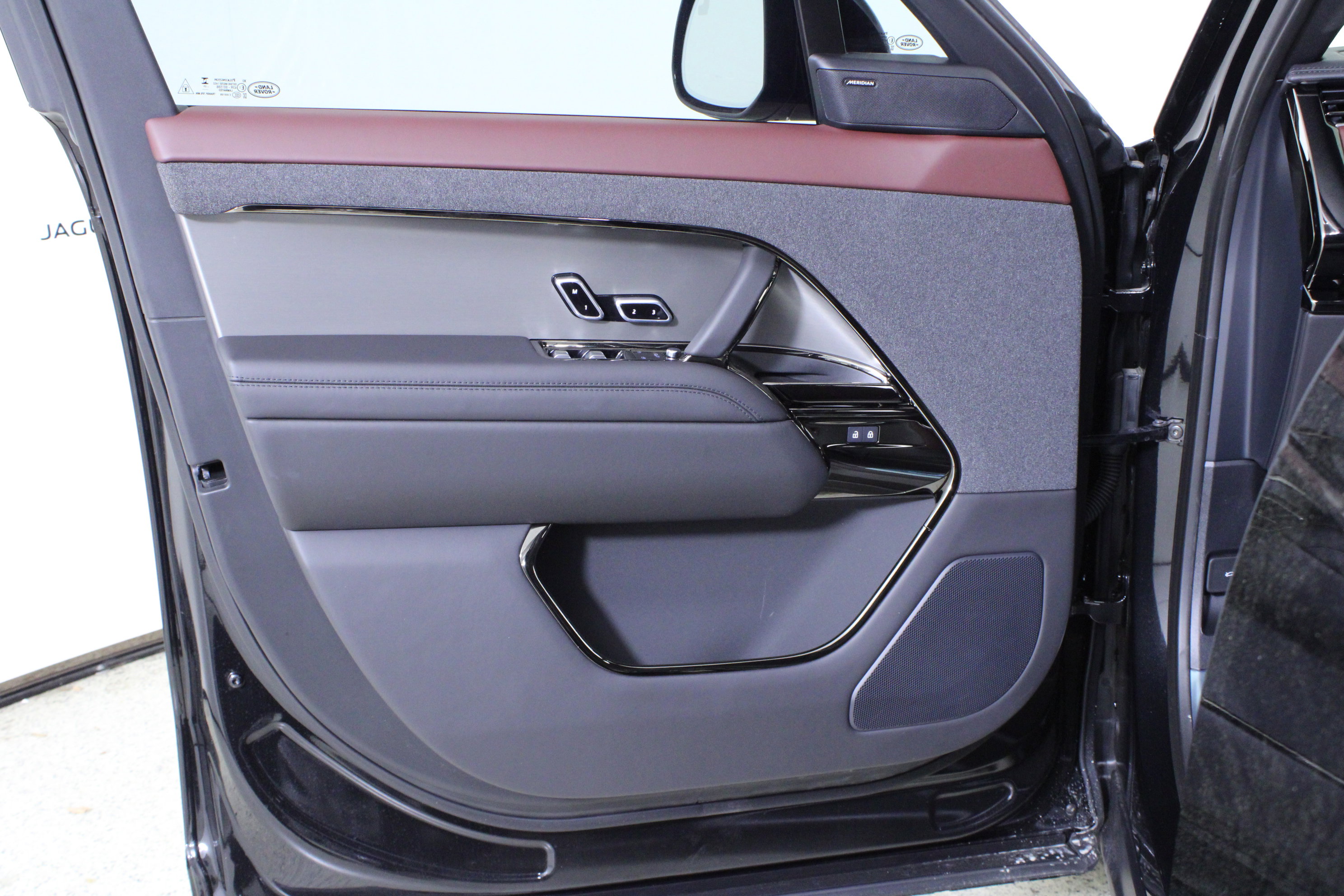 New 2025 Land Rover Range Rover Sport Dynamic SE image 15