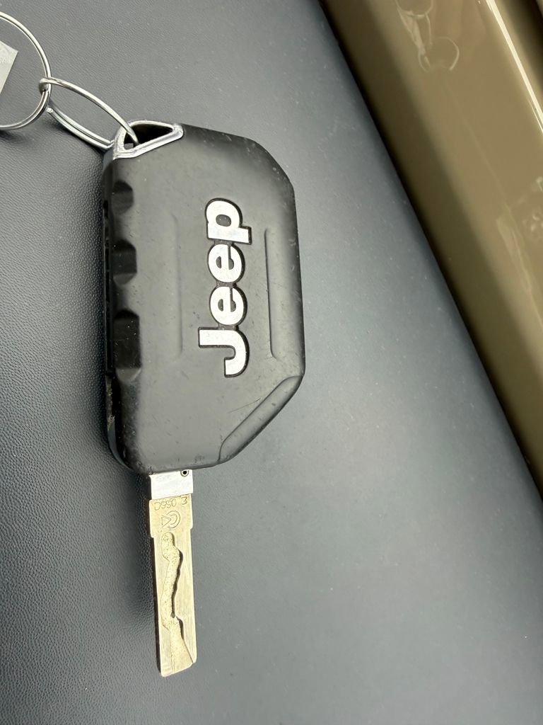 Used 2020 Jeep Gladiator Sport image 25