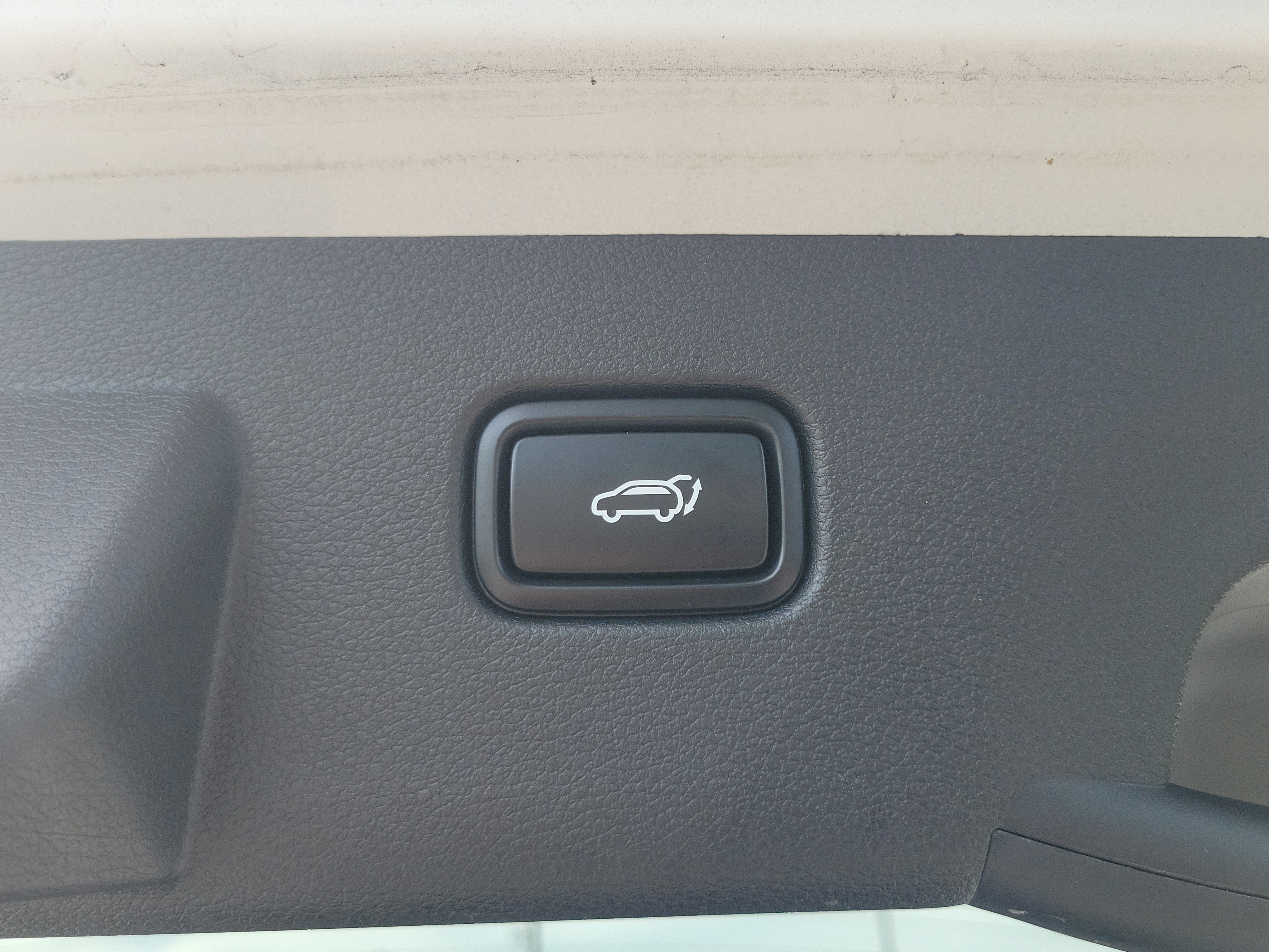 Used 2025 Kia Sportage EX w/ Premium Package FWD image 9