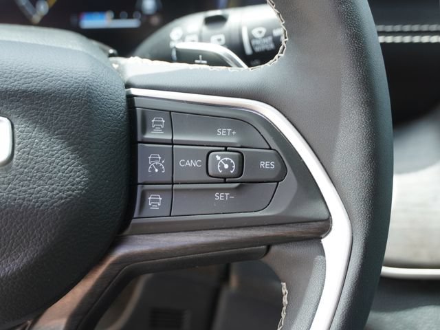 Certified 2024 Jeep Grand Cherokee Limited w/ Black Appearance Package RWD image 27
