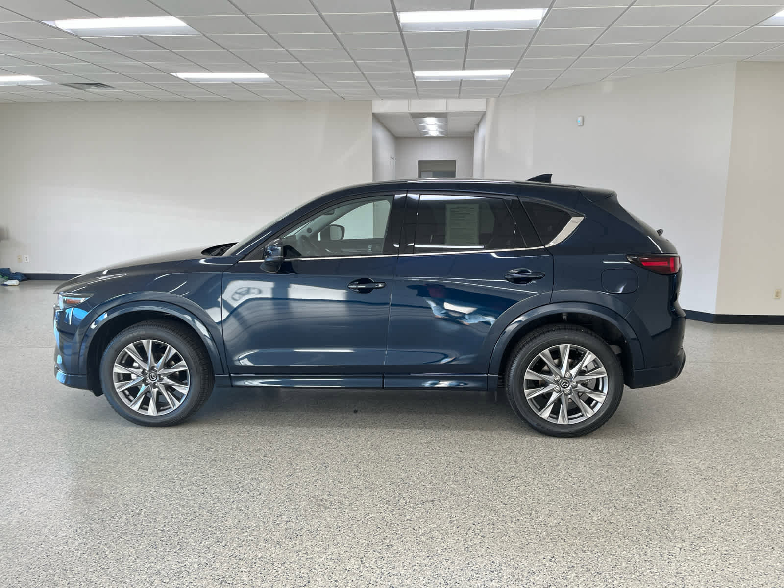 Used 2025 MAZDA CX-5 AWD 2.5 S w/ Premium Plus Pkg image 8