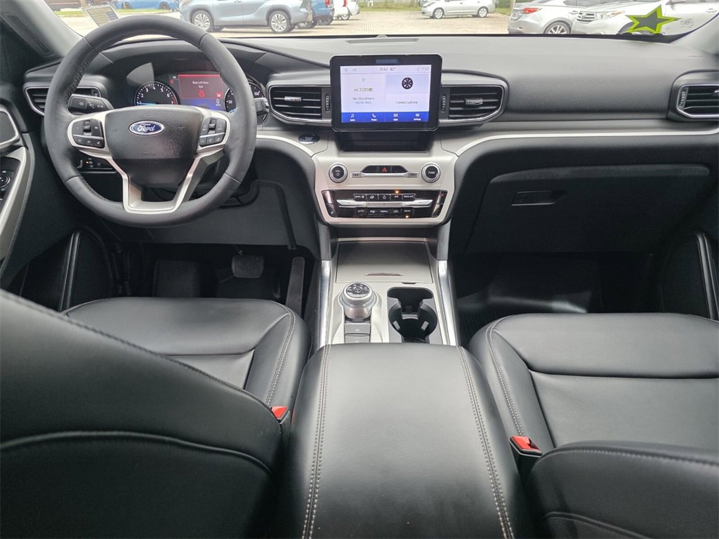 Used 2023 Ford Explorer XLT w/ Equipment Group 202A image 5