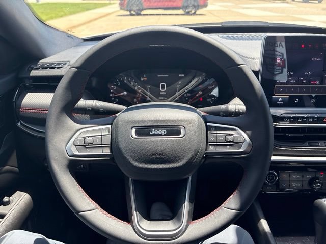 Used 2025 Jeep Compass Trailhawk AWD/4WD image 28