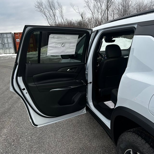 New 2026 Chevrolet Traverse Z71 w/ Driver Confidence Package image 34