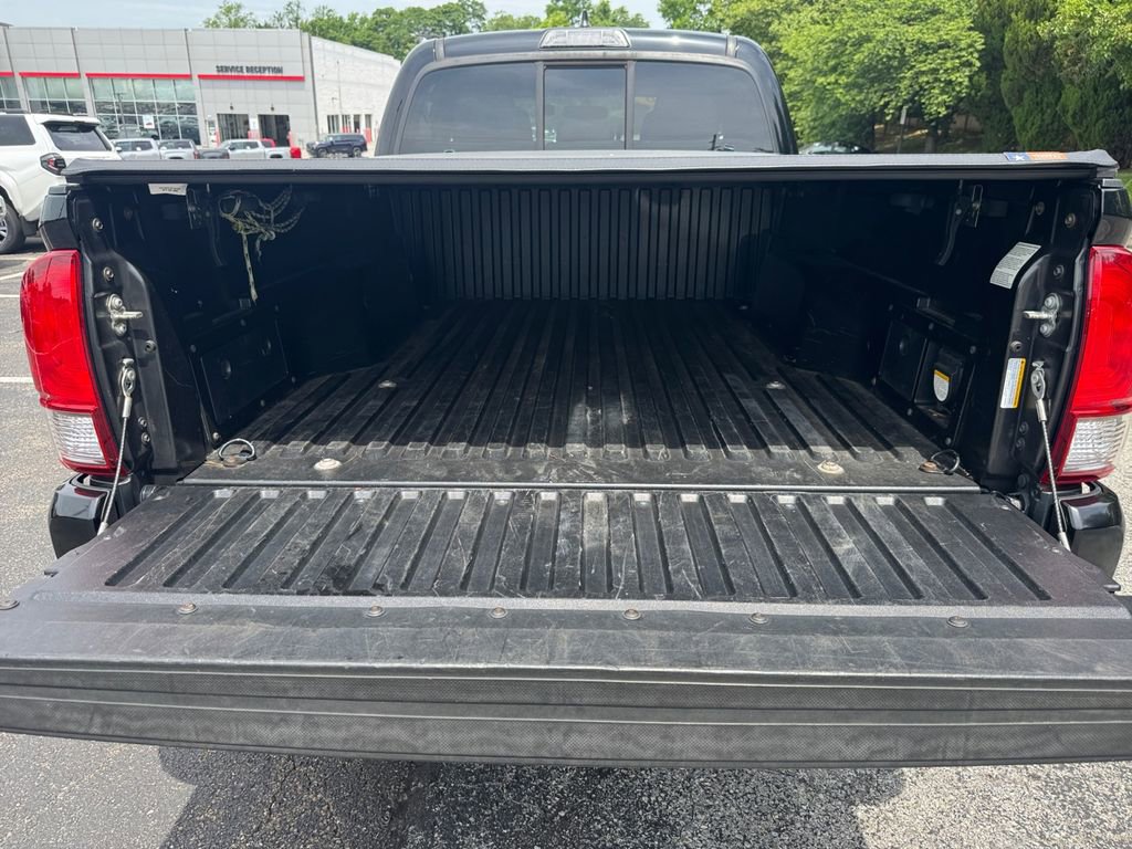 Used 2016 Toyota Tacoma TRD Sport w/ Towing Package AWD/4WD image 17