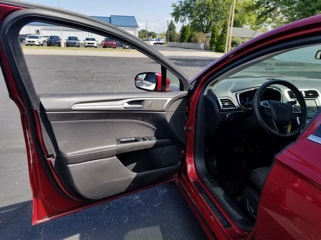 Used 2014 Ford Fusion SE image 10