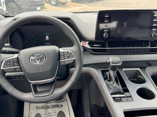 Used 2024 Toyota Sienna XSE FWD image 17