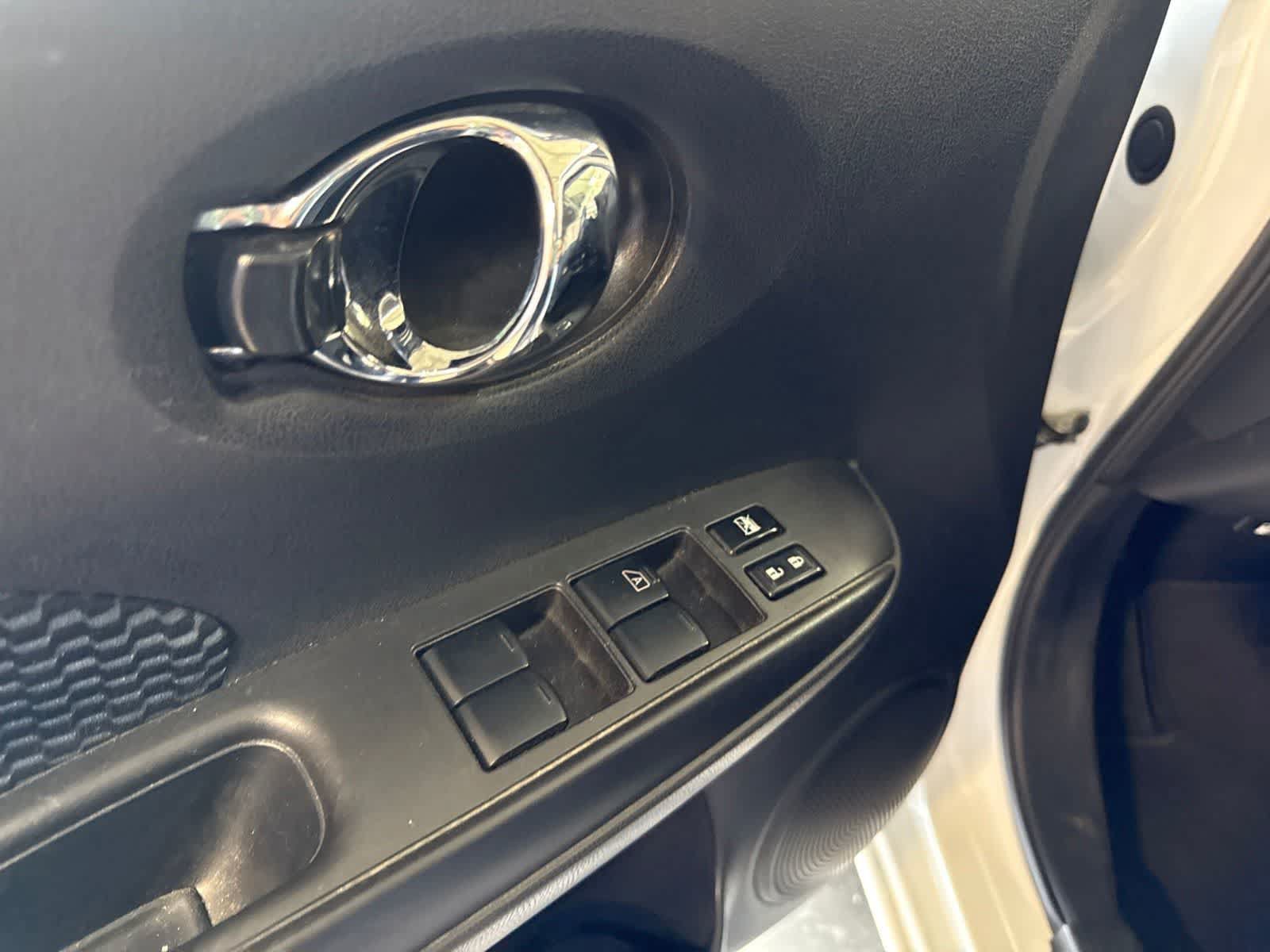 Used 2018 Nissan Versa Note SV FWD image 16