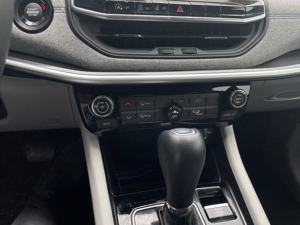 Used 2023 Jeep Compass Latitude image 14