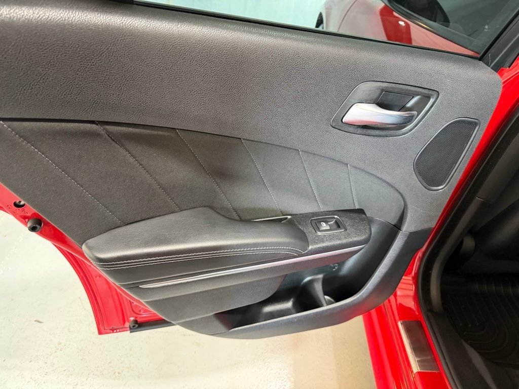 Used 2018 Dodge Charger SXT Plus w/ Beats Audio Group RWD image 15