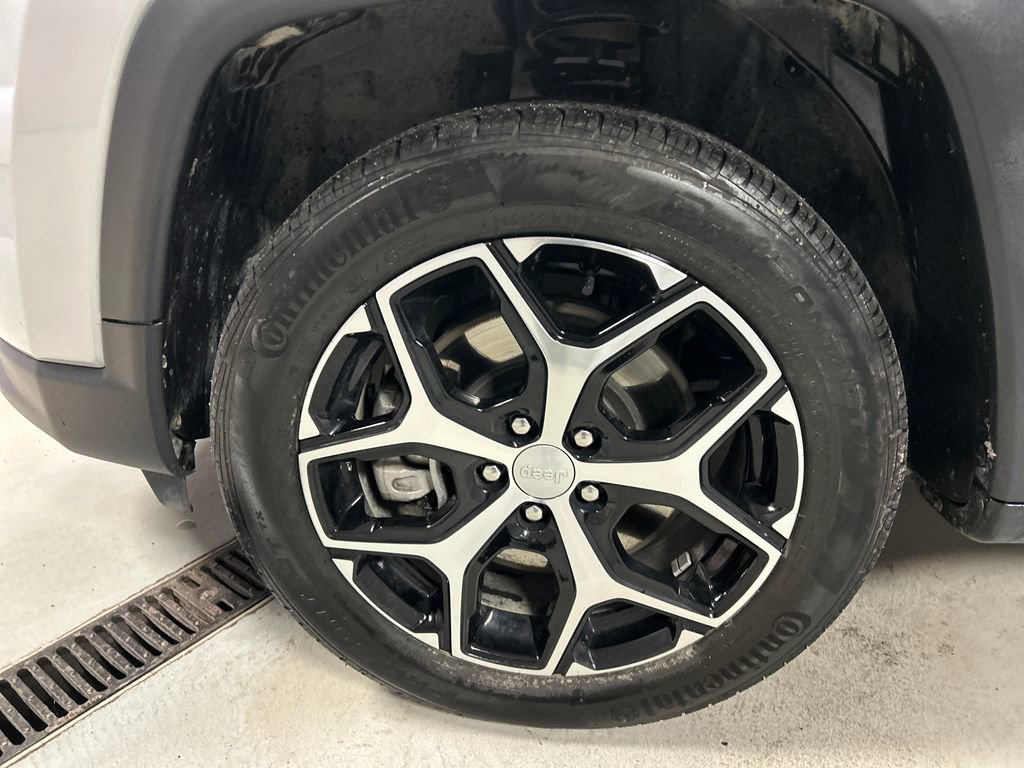 Used 2024 Jeep Compass Limited image 9