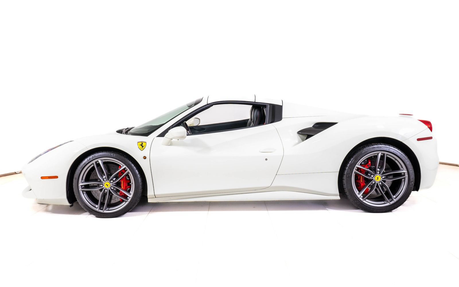 Used 2017 Ferrari 488 Spider RWD image 3