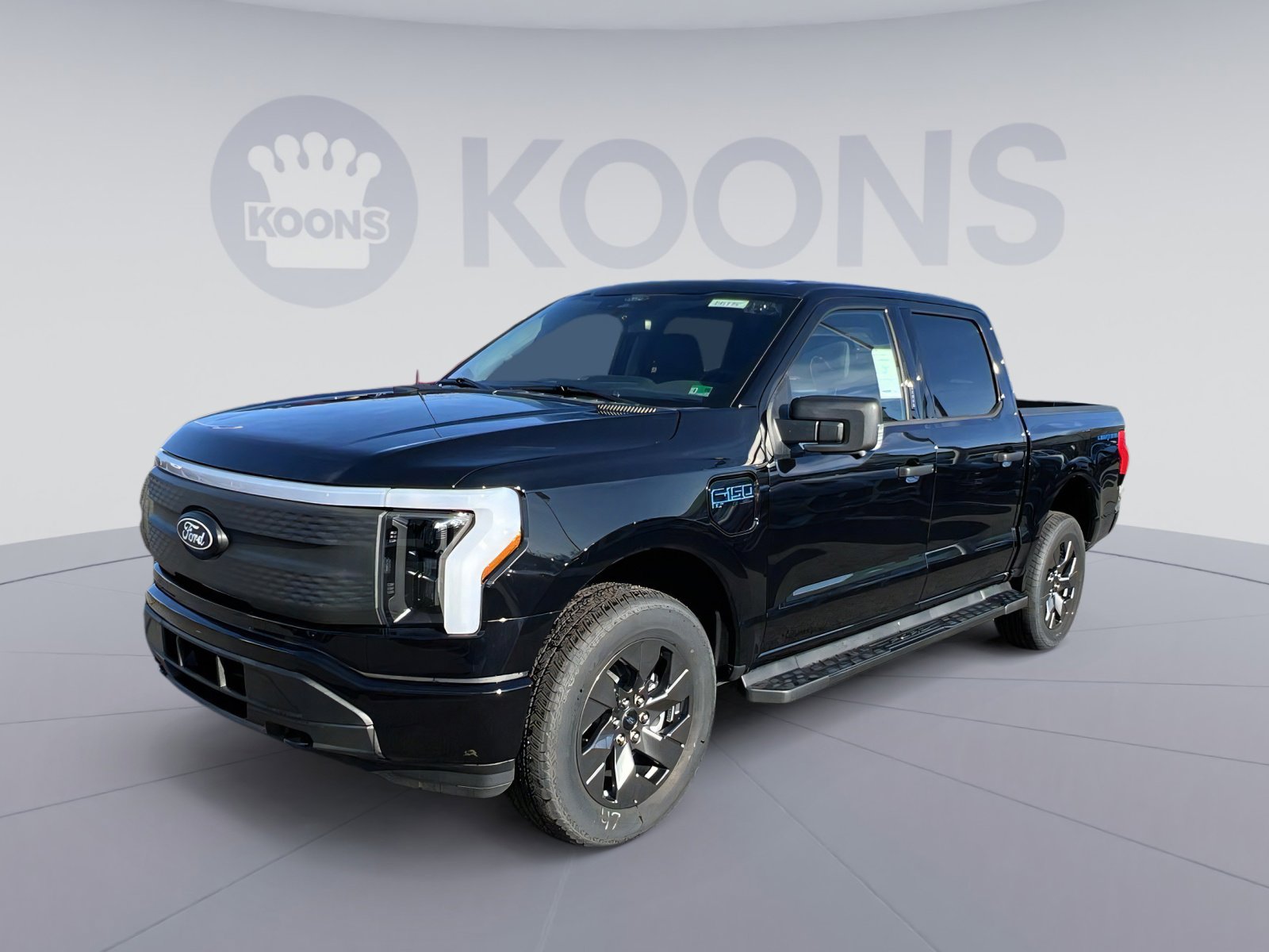 New 2024 Ford F150 Lightning XLT w/ Max Trailer Tow Package