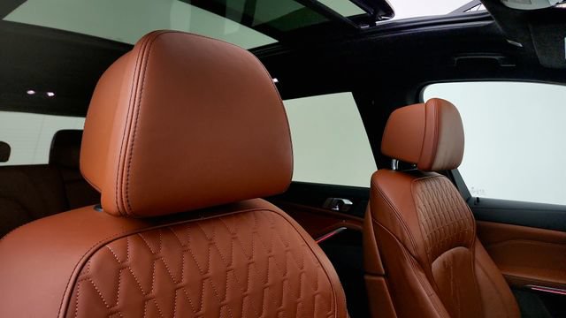 Used 2023 BMW X7 M60i AWD/4WD image 38