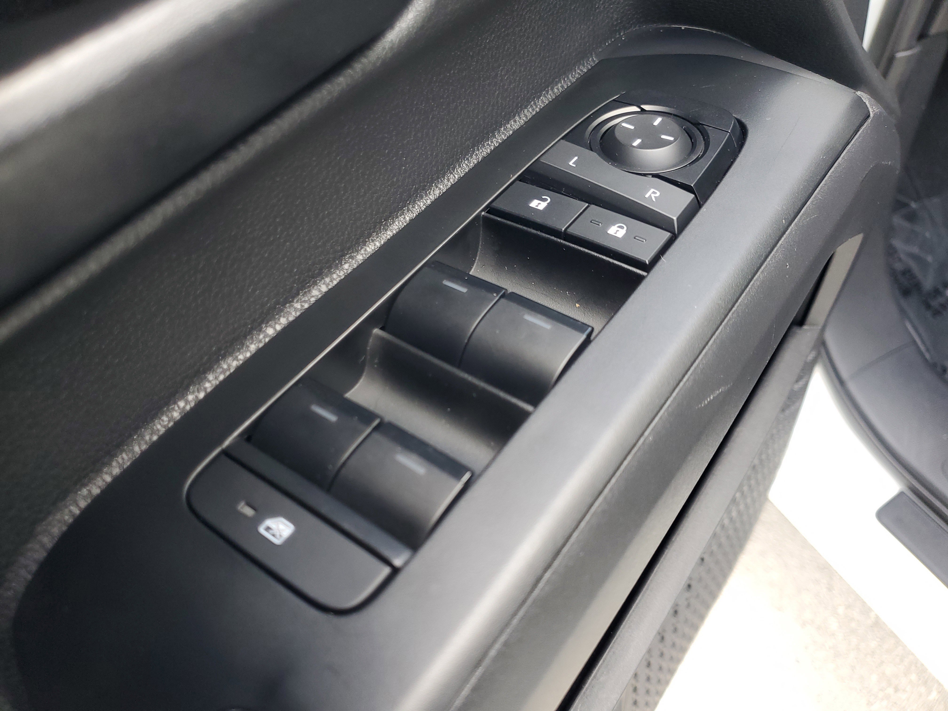 Certified 2025 Toyota Tacoma SR5 image 18