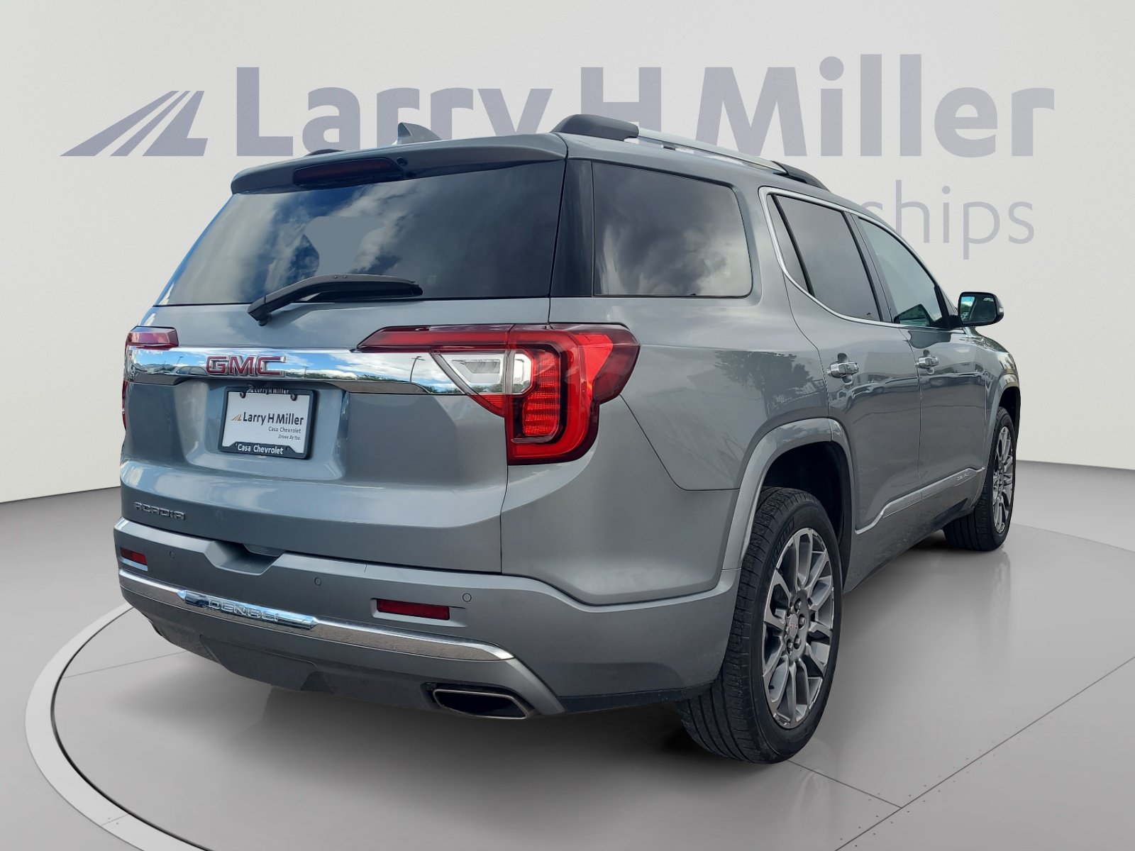 Used 2023 GMC Acadia Denali FWD image 5