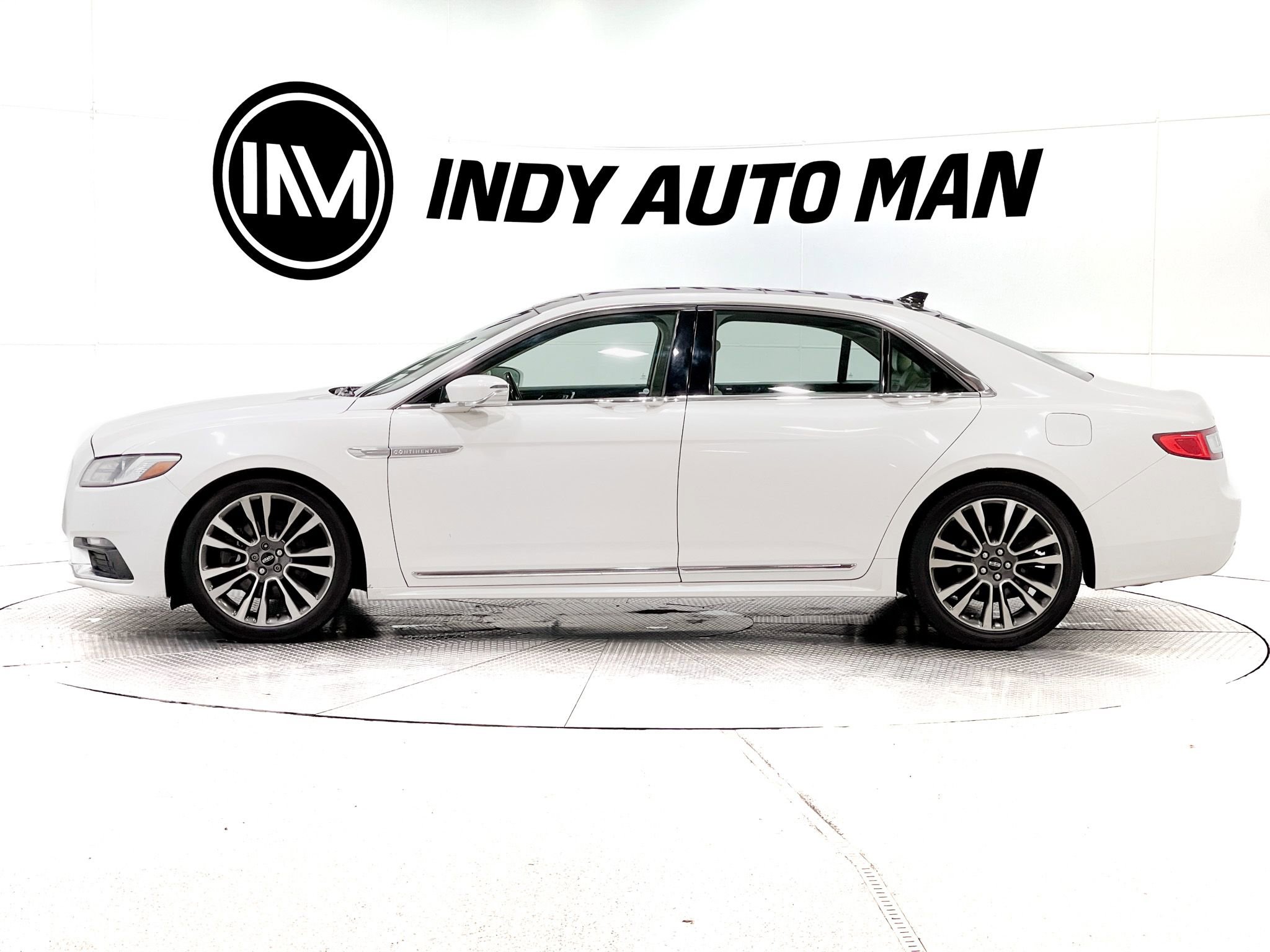 Used 2018 Lincoln Continental Select w/ Continental Climate Package image 7