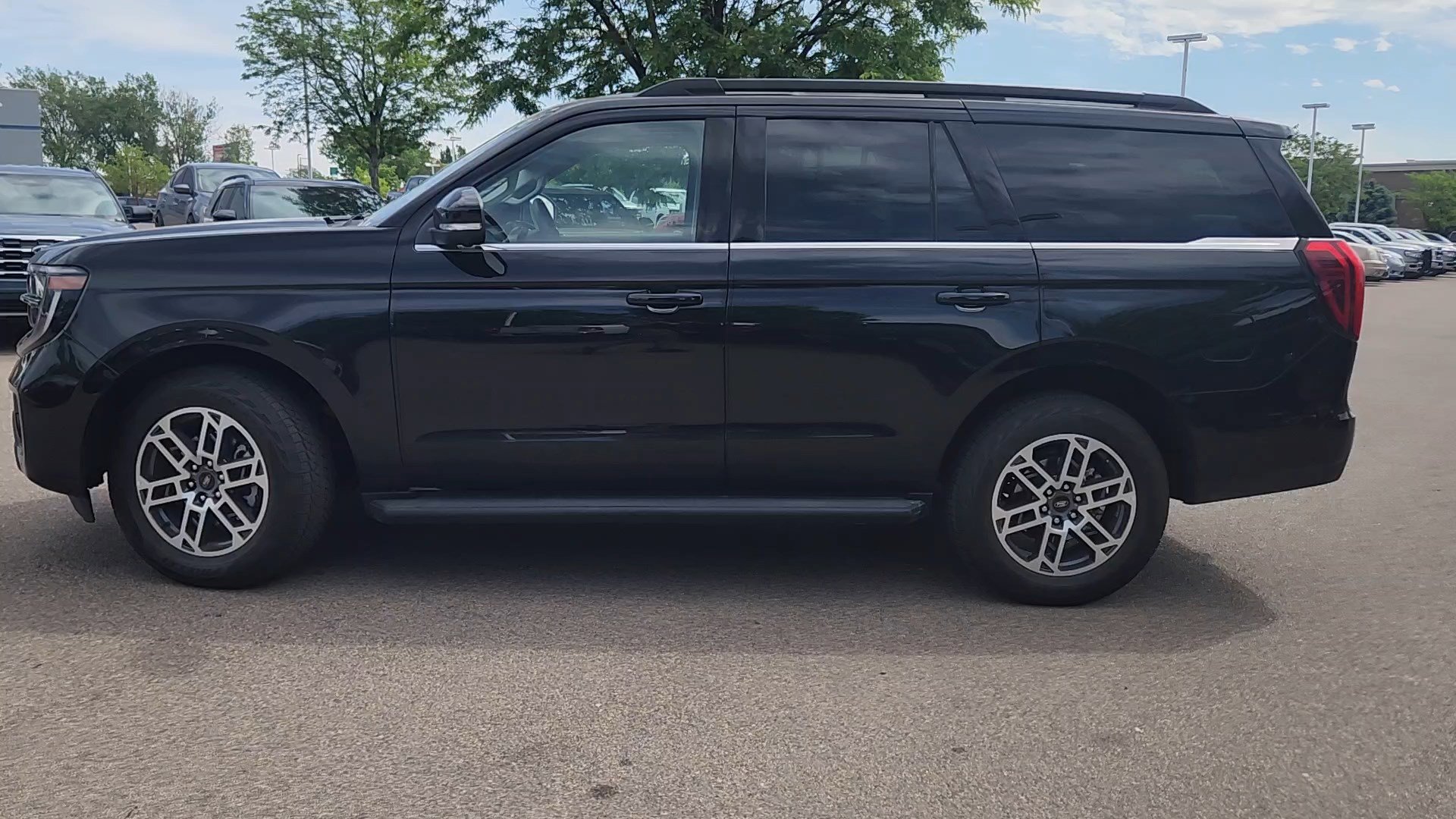 Certified 2025 Ford Expedition Active AWD/4WD image 2