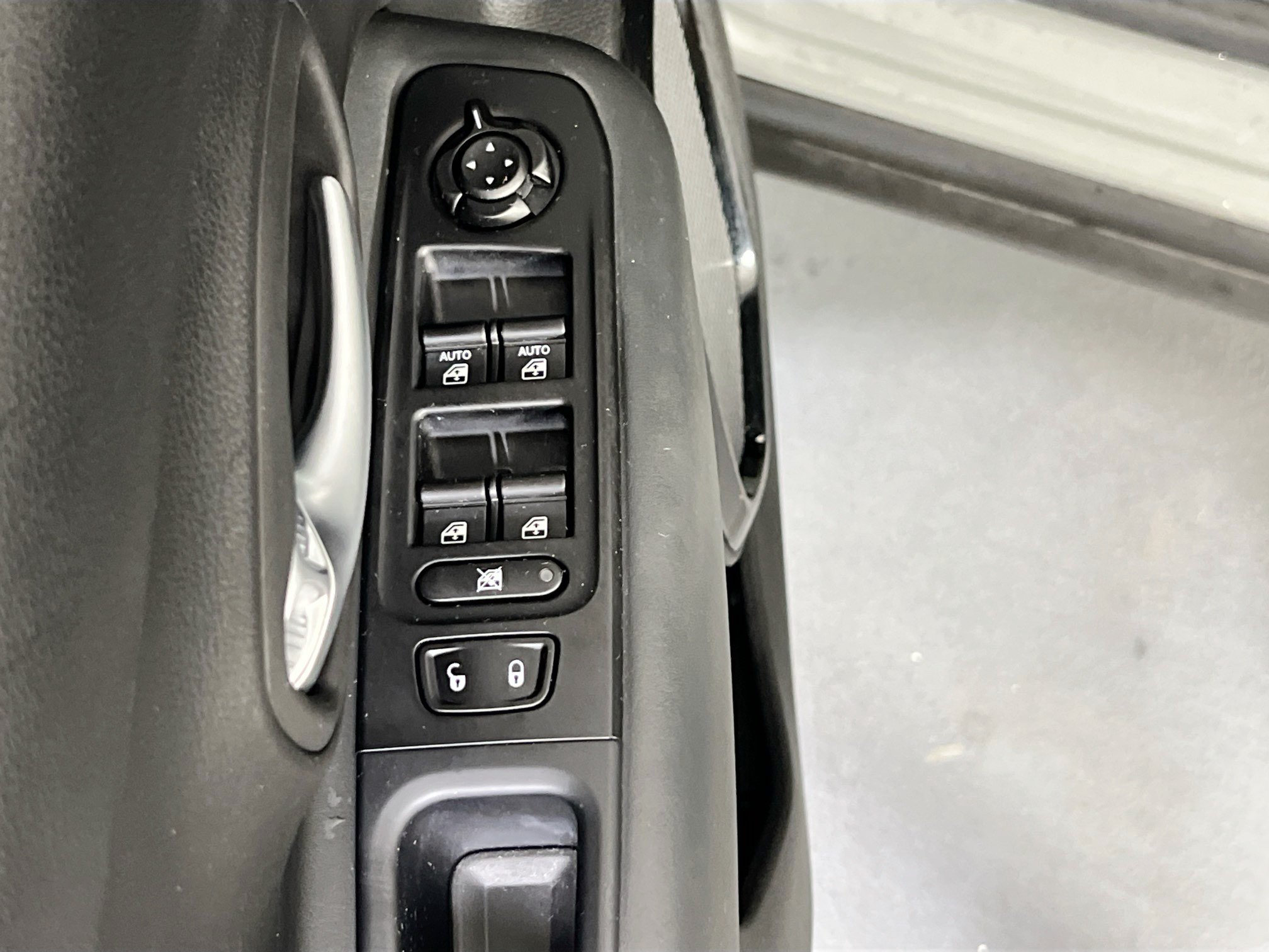 Used 2022 Jeep Renegade Altitude AWD/4WD image 18
