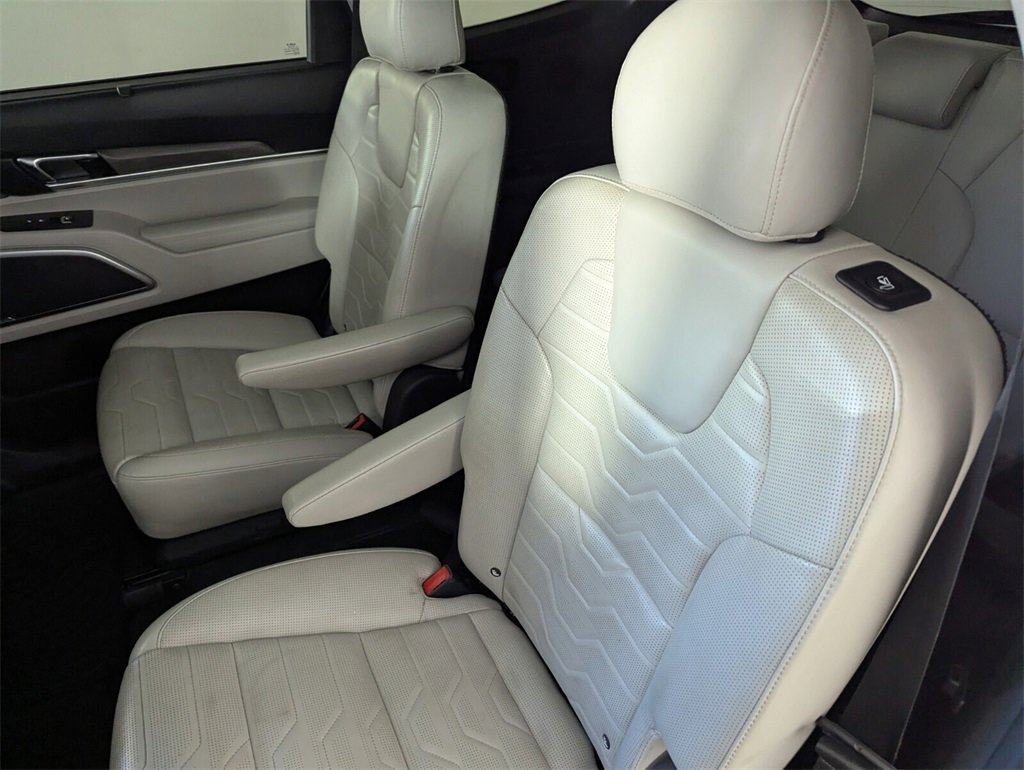 Used 2022 Kia Telluride SX w/ SX Prestige Package image 17
