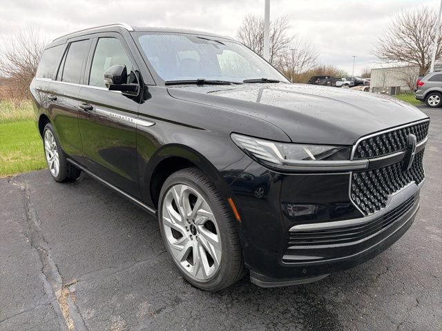 Used 2025 Lincoln Navigator Reserve image 9