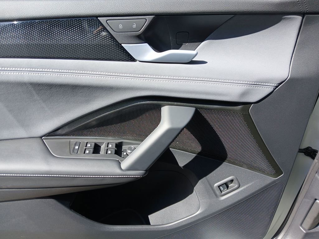 New 2026 Volkswagen Tiguan SE image 11