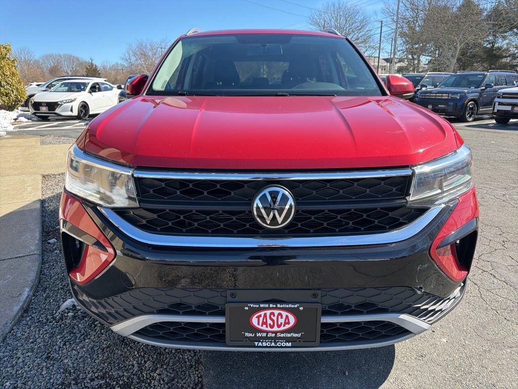 Used 2022 Volkswagen Taos SE image 2