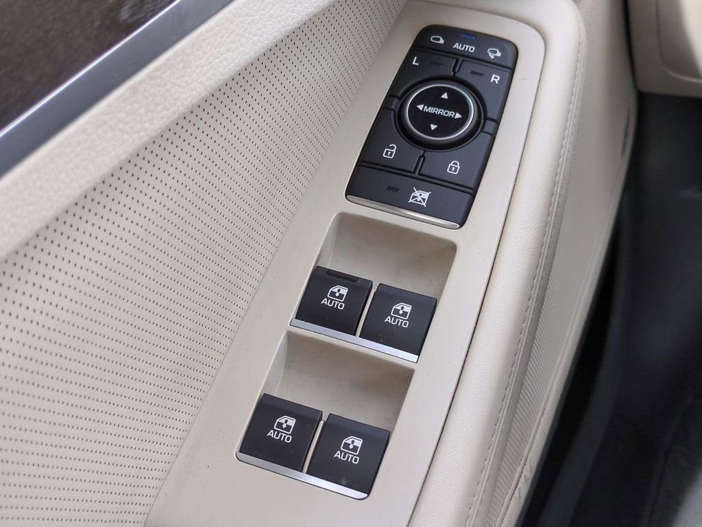 Used 2015 Hyundai Genesis 5.0 image 24