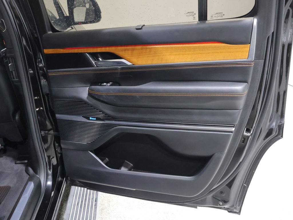 Used 2022 Jeep Grand Wagoneer Series III AWD/4WD image 22