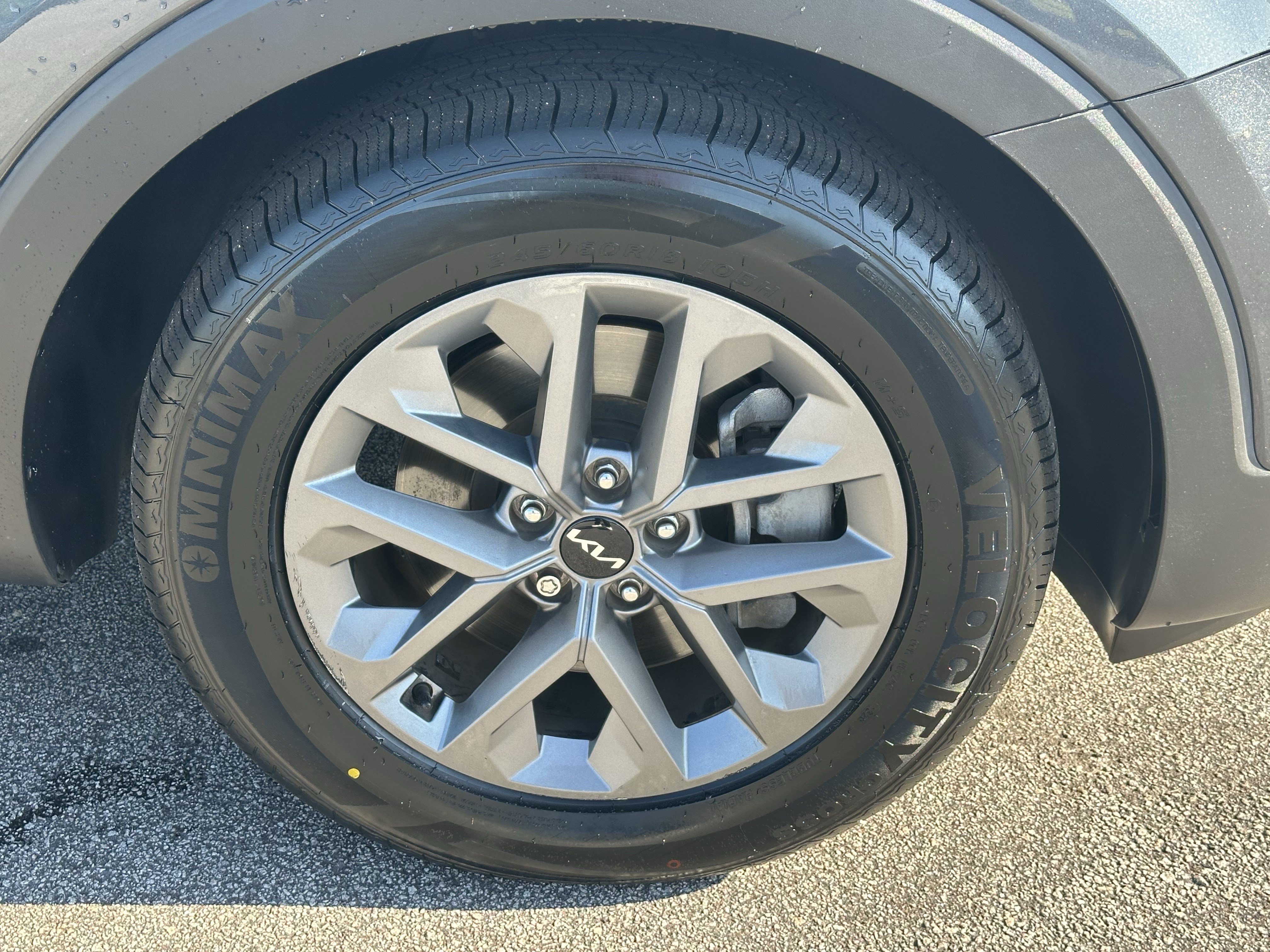 Used 2024 Kia Telluride LX FWD image 13