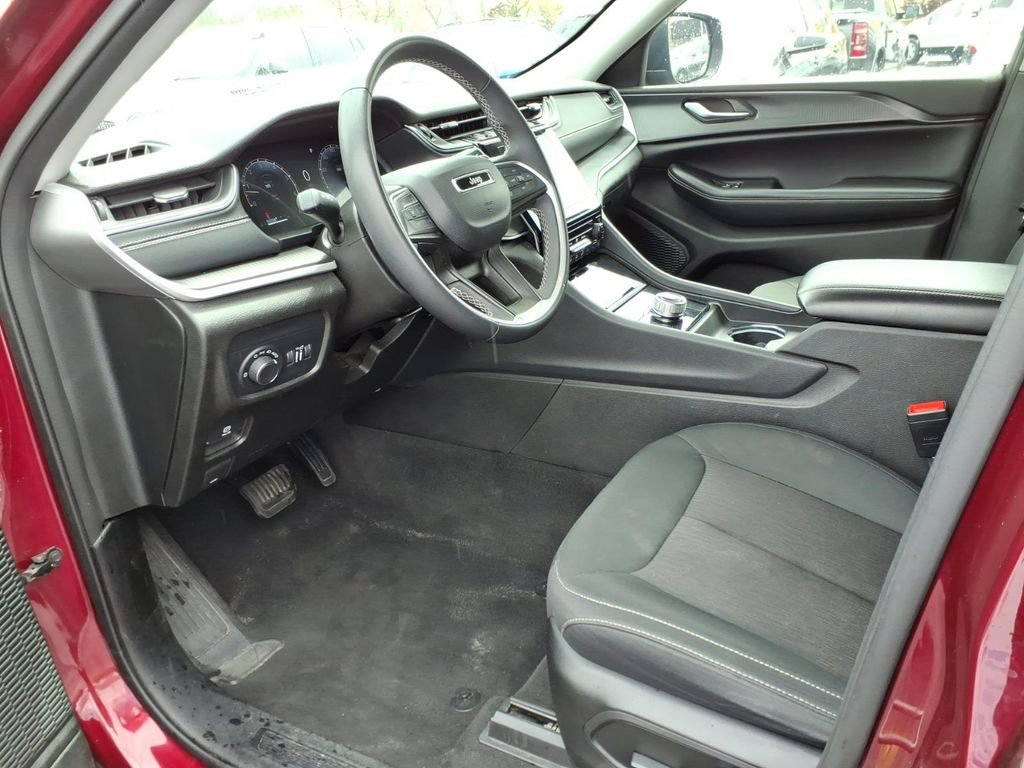 Used 2023 Jeep Grand Cherokee L Laredo AWD/4WD image 10