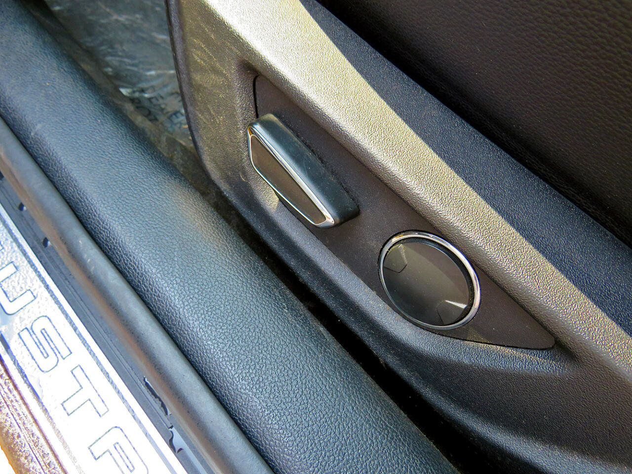 Used 2018 Ford Mustang GT Premium image 19