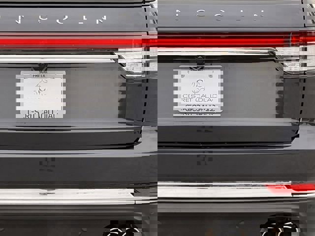 Used 2024 Lincoln Aviator Reserve w/ Equipment Group 201A image 6