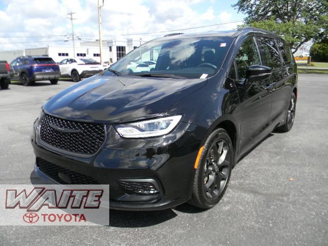 Used 2025 Chrysler Pacifica Limited FWD image 5