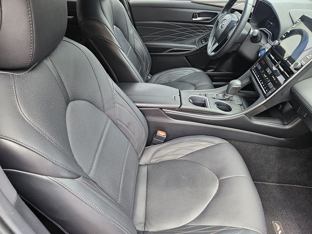 Used 2022 Toyota Avalon Limited FWD image 11