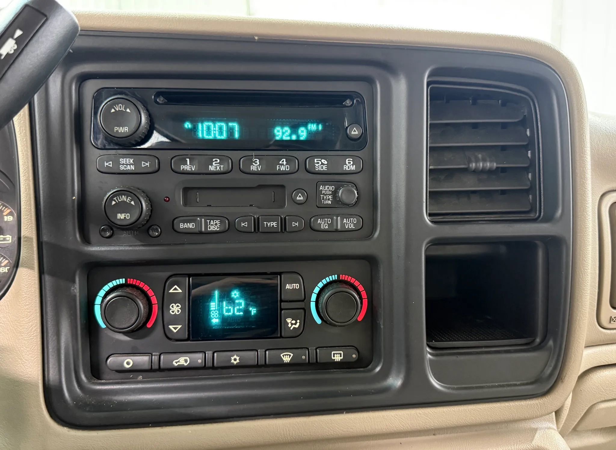 Used 2005 GMC Yukon SLT w/ SLT Preferred Equipment Group image 24