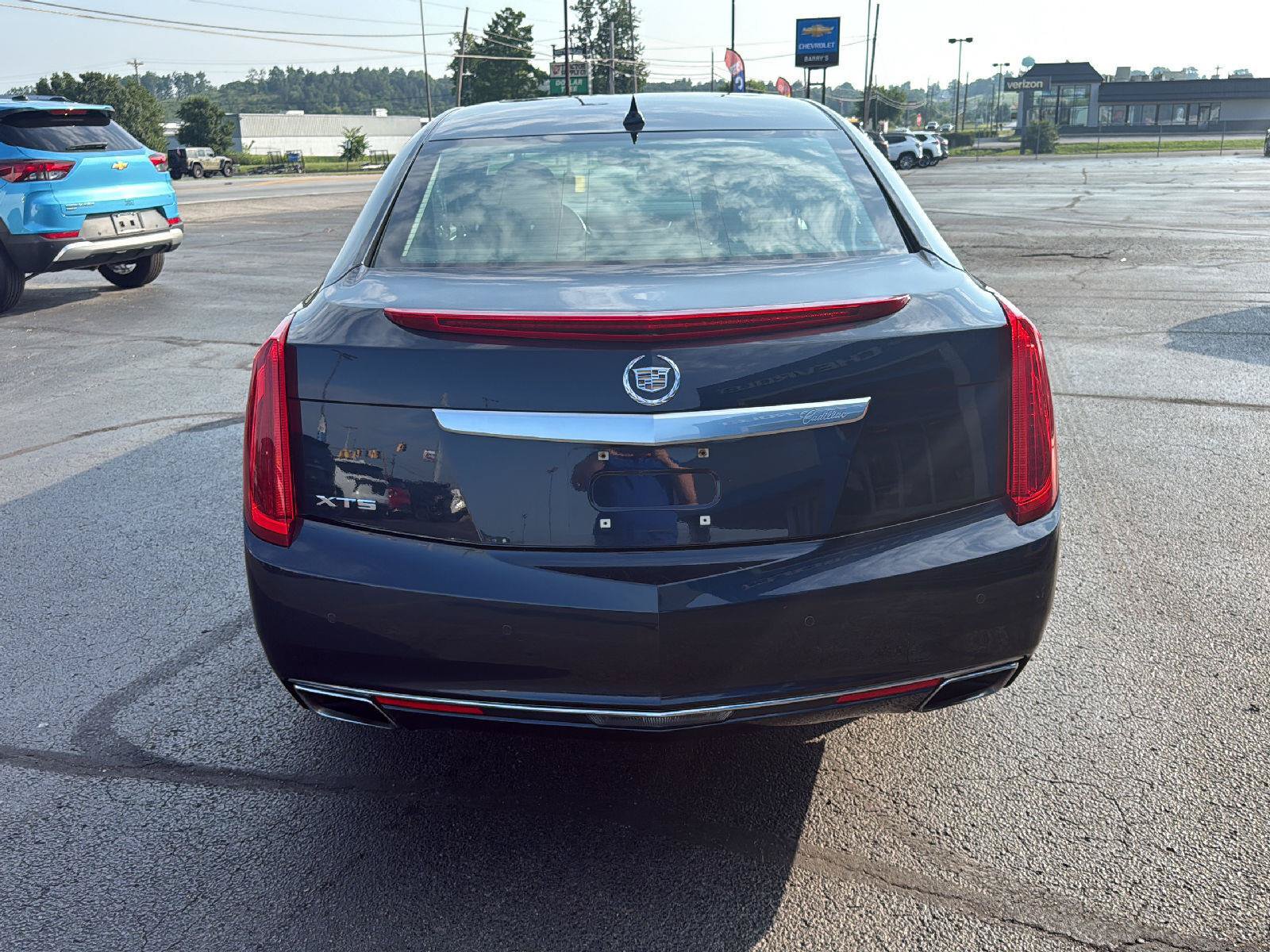 Used 2013 Cadillac XTS Luxury w/ Driver Awareness Package FWD image 4