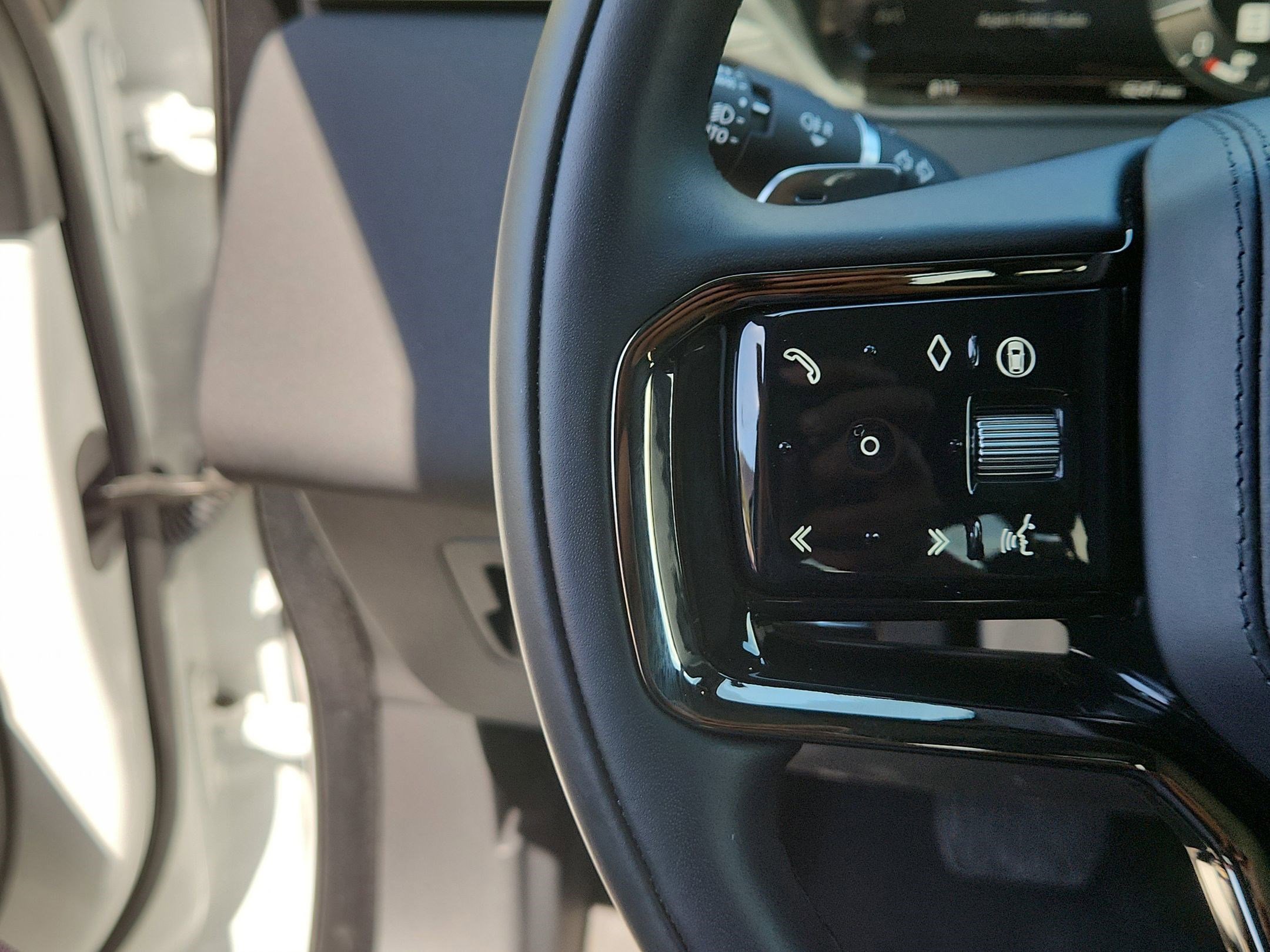 Certified 2026 Land Rover Range Rover Velar S AWD/4WD image 15