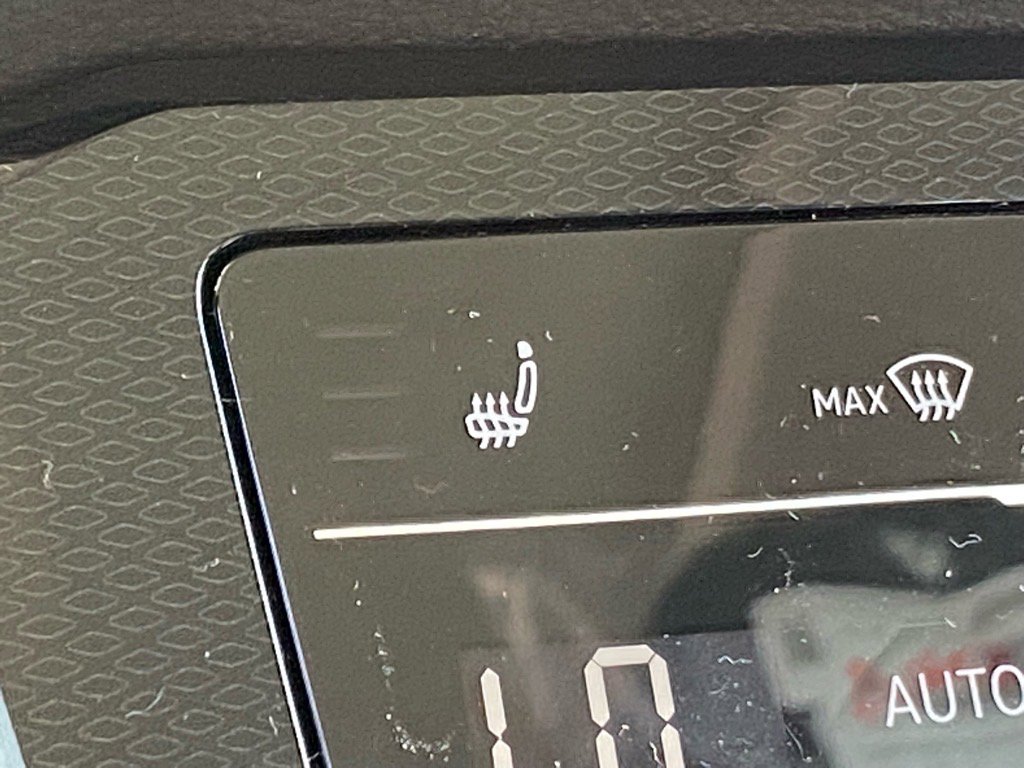 New 2025 Volkswagen Taos SE image 8