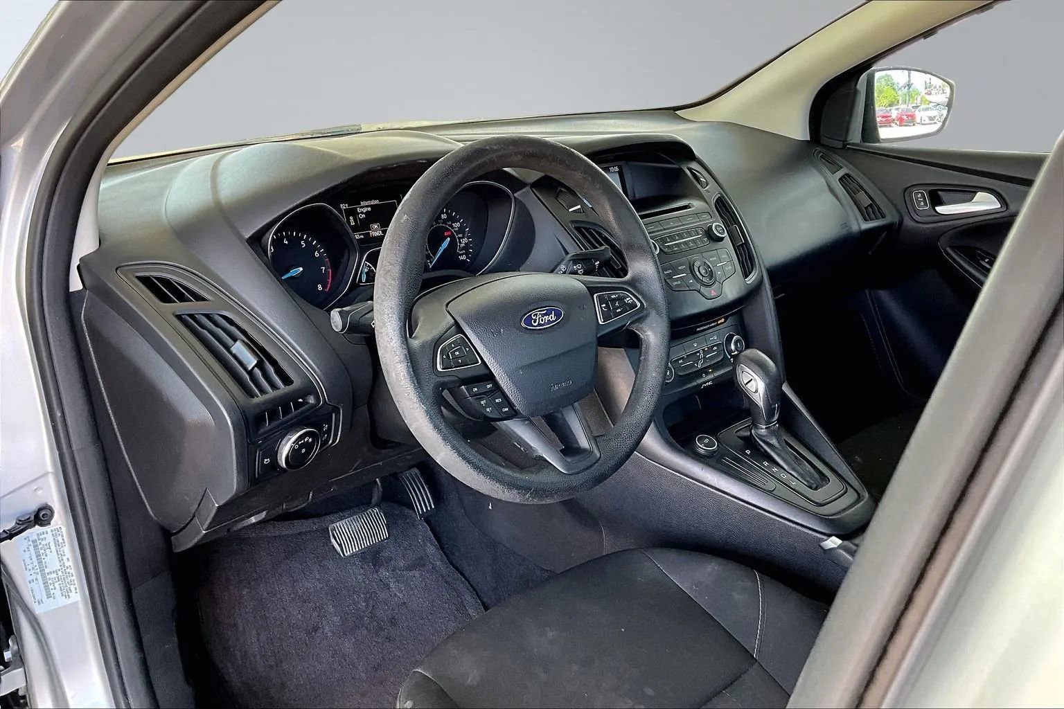 Used 2017 Ford Focus SE FWD image 14
